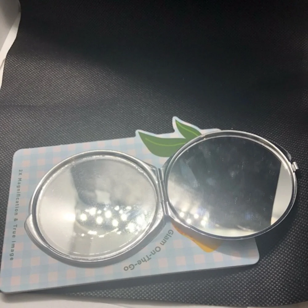 Lemon vines printed glam on‎ the go foldable 2X magnifying compact mirror new